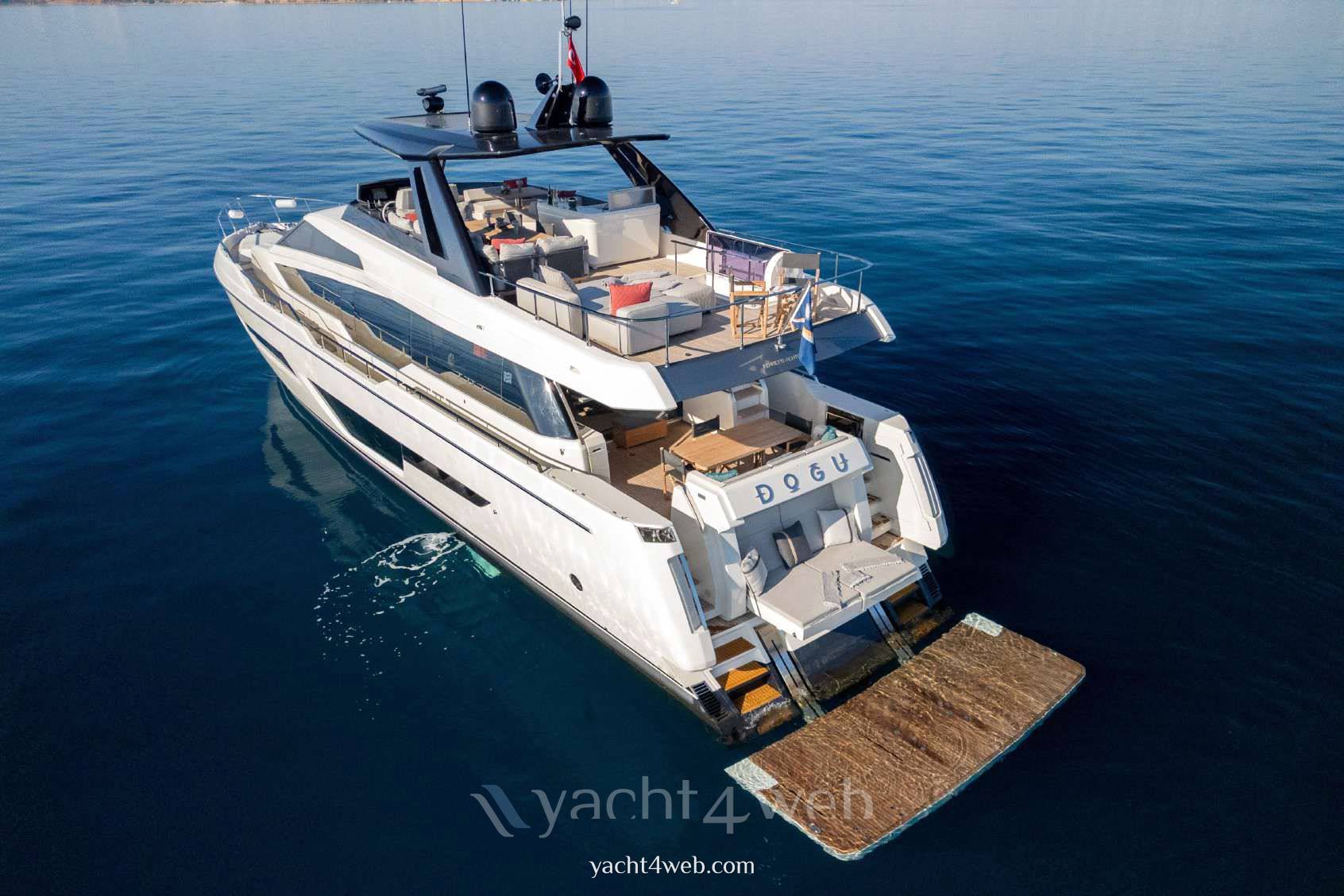 Ferretti yachts 780