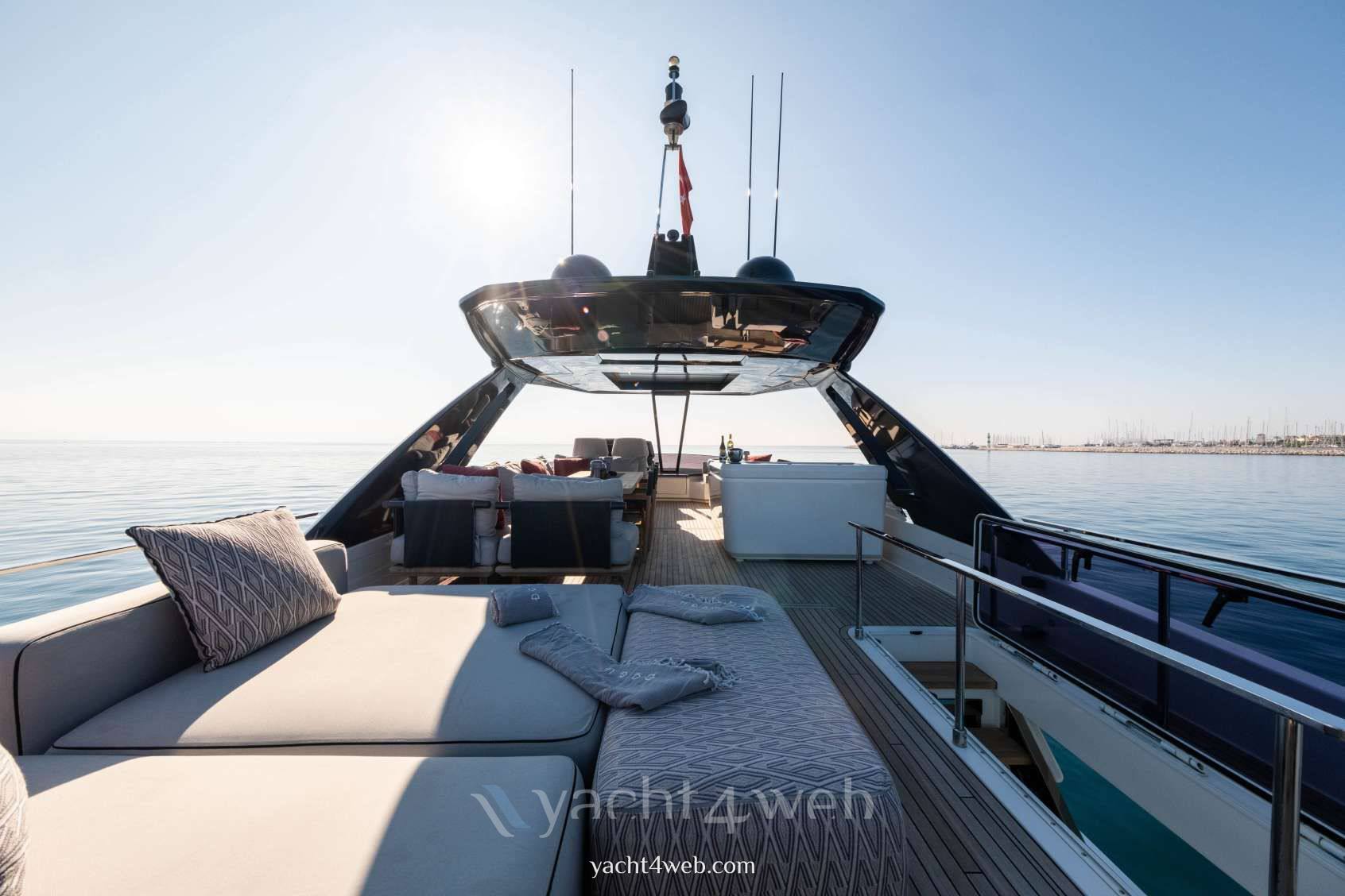 Ferretti yachts 780