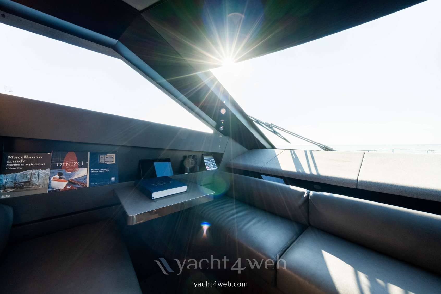 Ferretti yachts 780