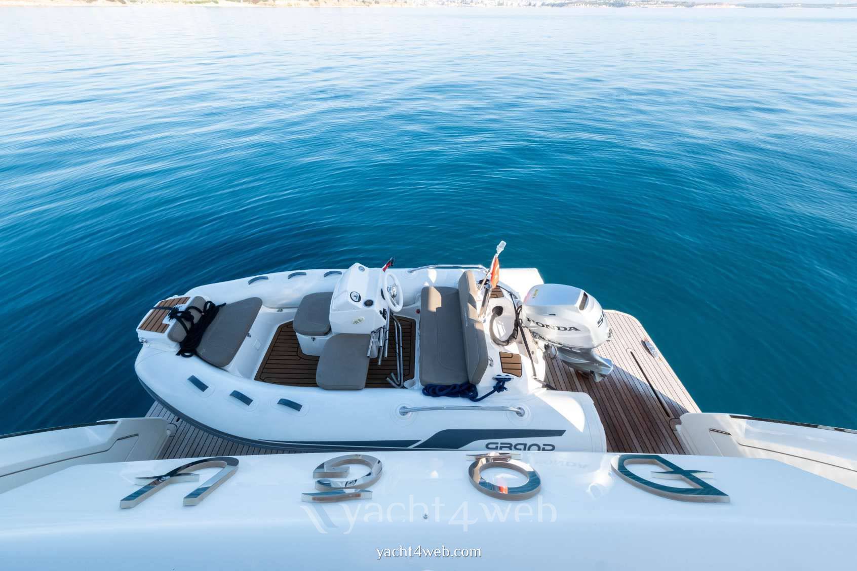 Ferretti yachts 780