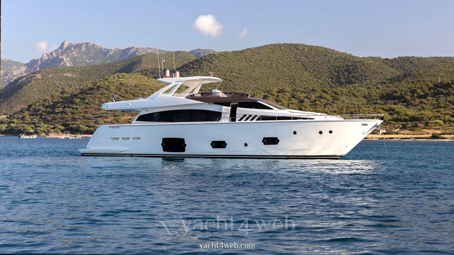 Ferretti yachts 800