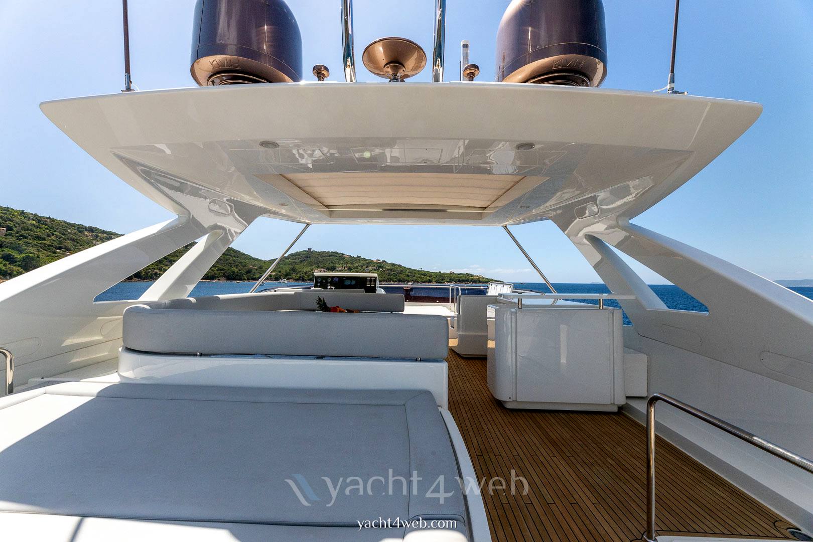 Ferretti yachts 800