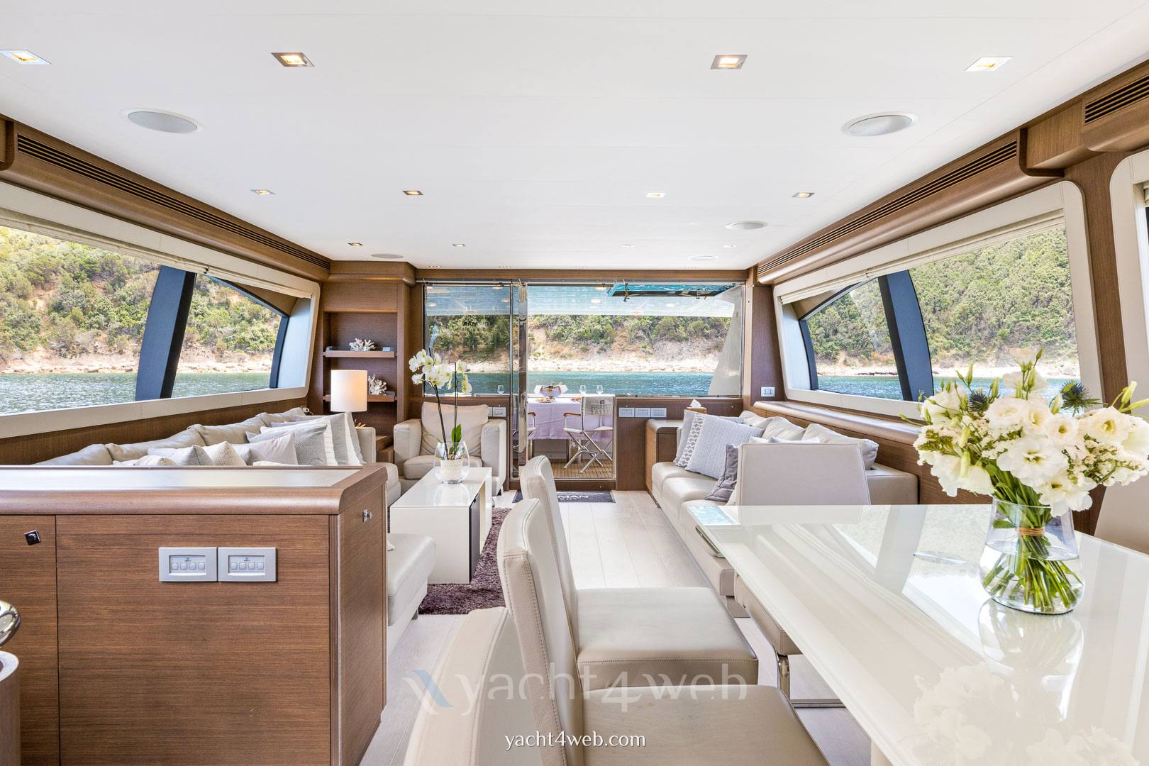 Ferretti yachts 800