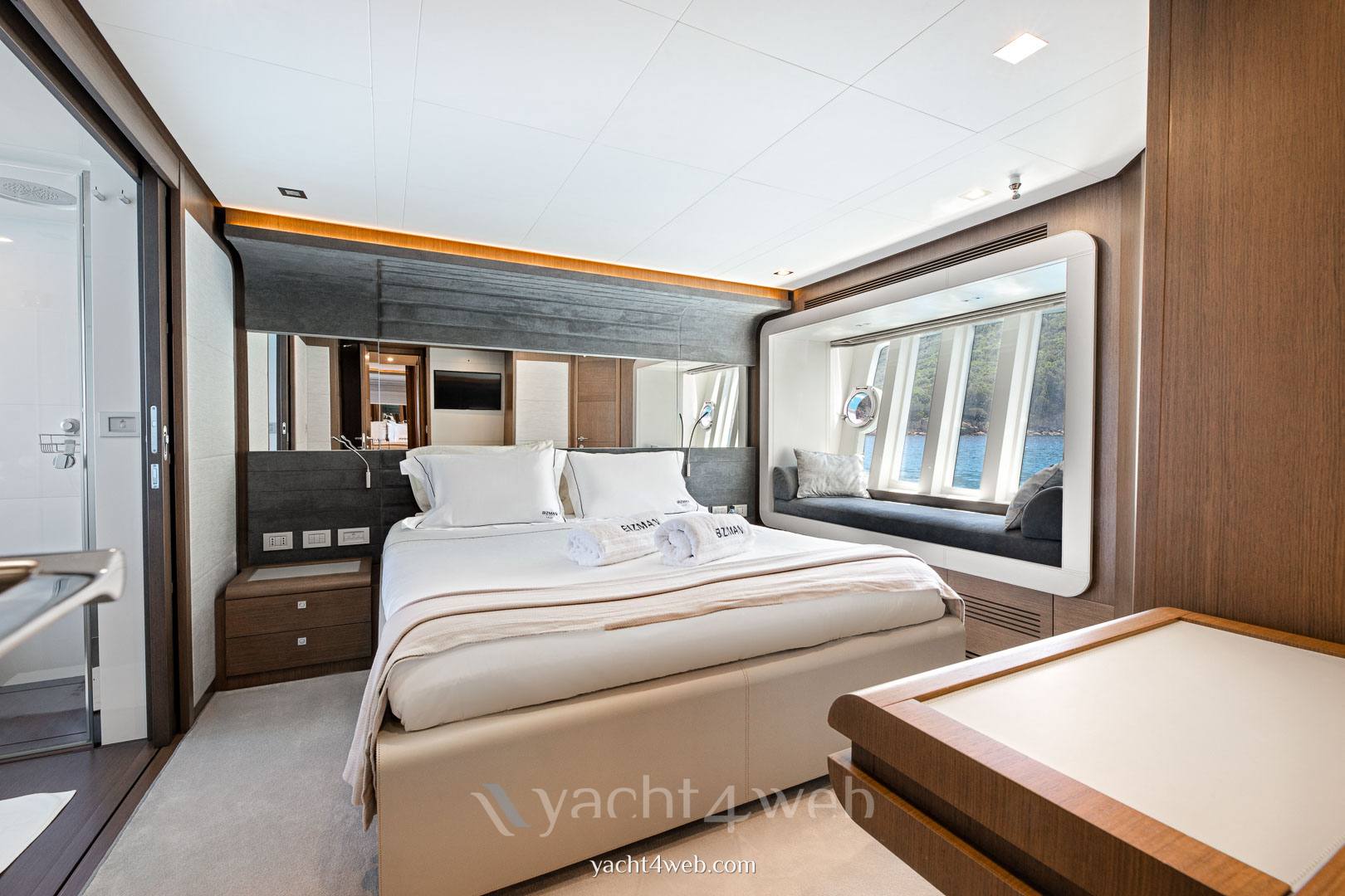 Ferretti yachts 800