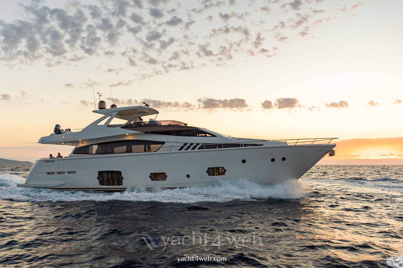 Ferretti yachts 800
