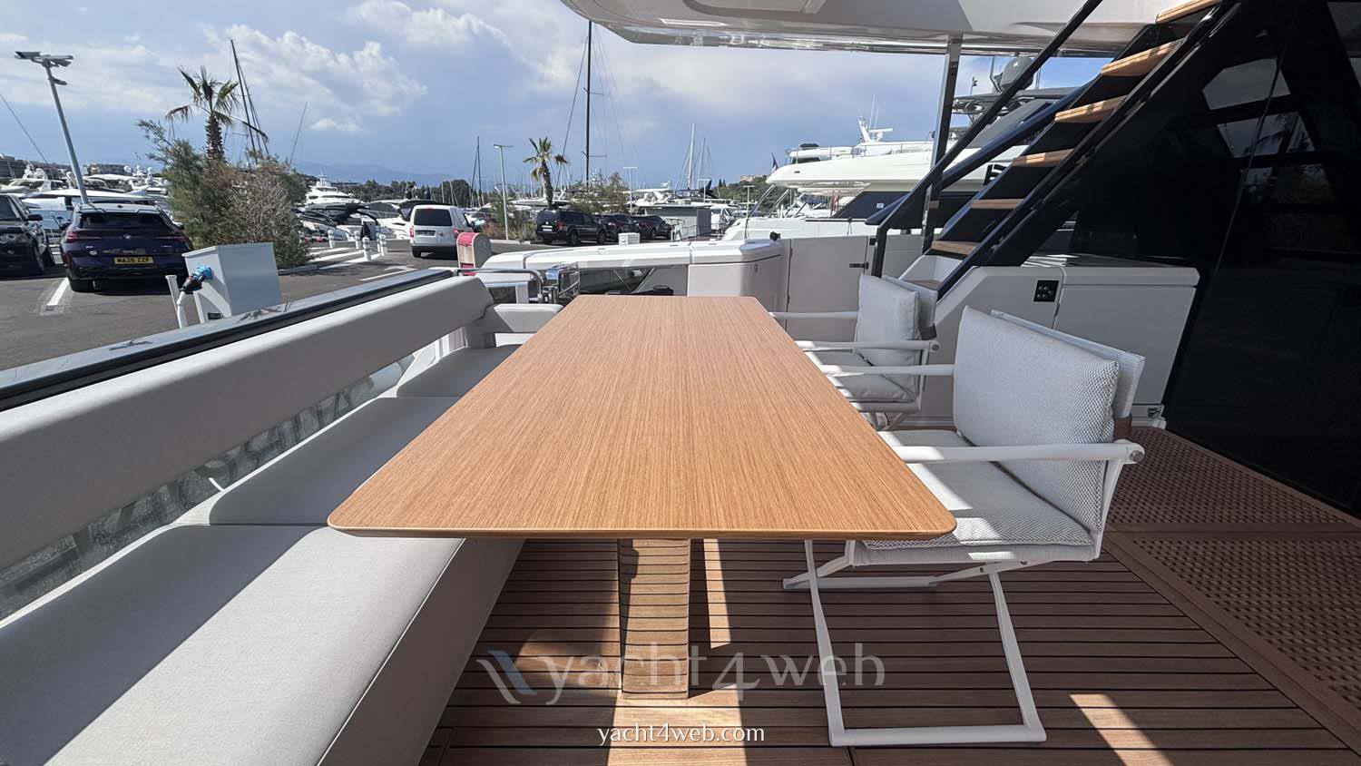 Ferretti yachts 800
