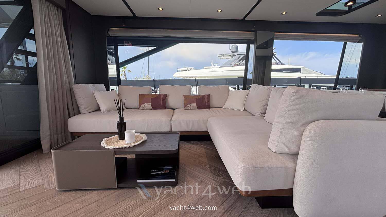 Ferretti yachts 800