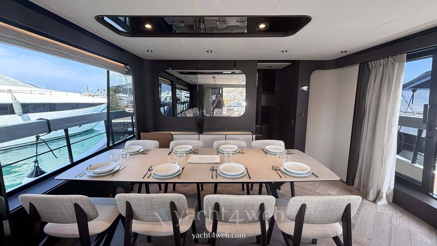Ferretti yachts 800