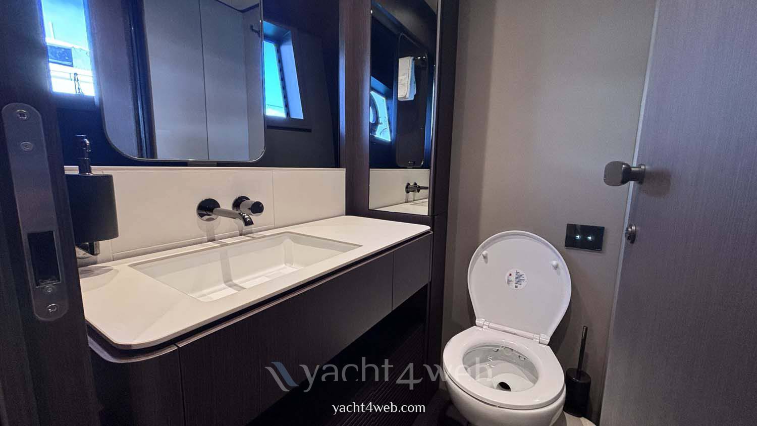 Ferretti yachts 800