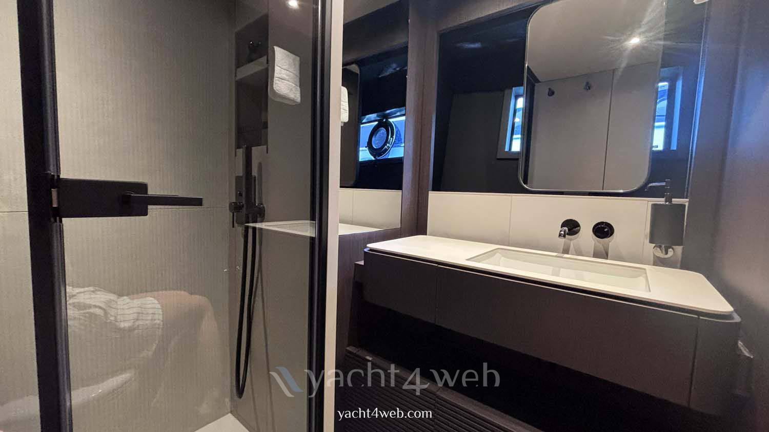 Ferretti yachts 800