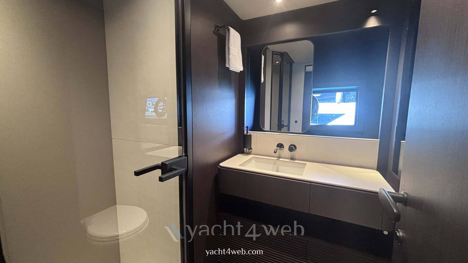 Ferretti yachts 800