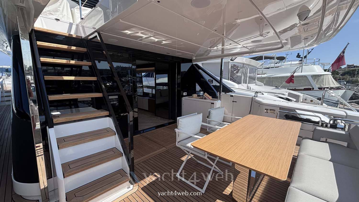 Ferretti yachts 800