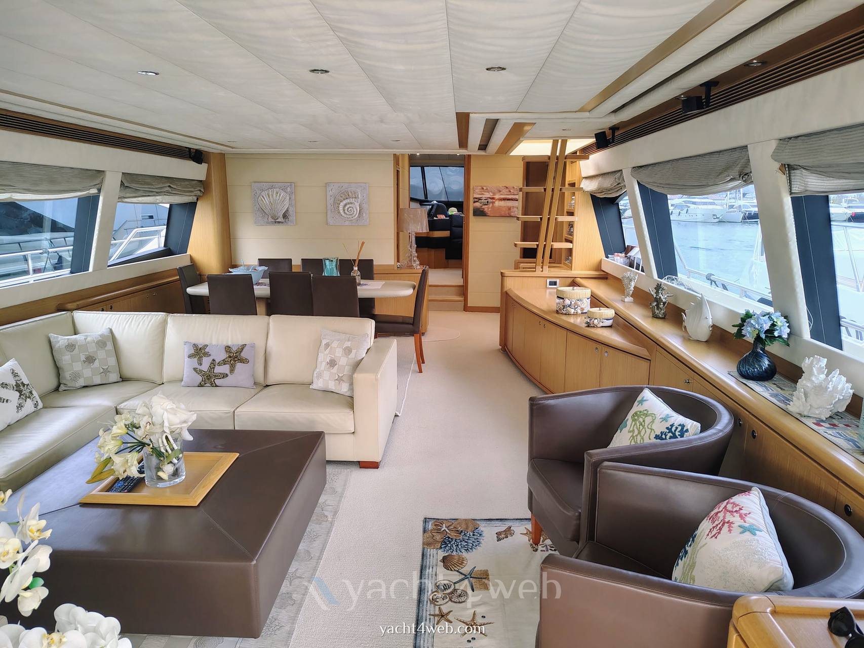 Ferretti yachts 830