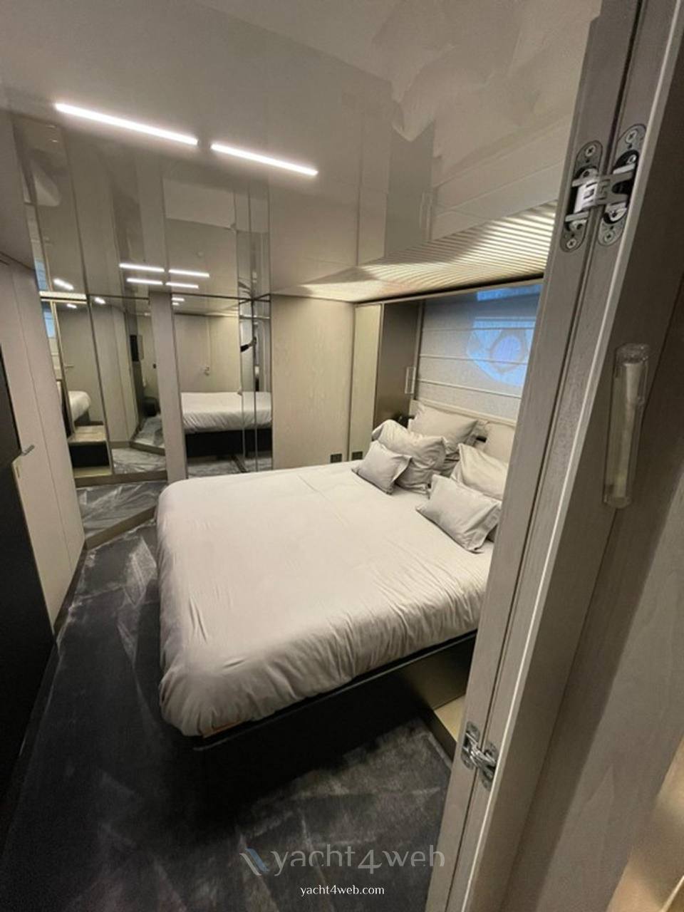 Ferretti yachts 850