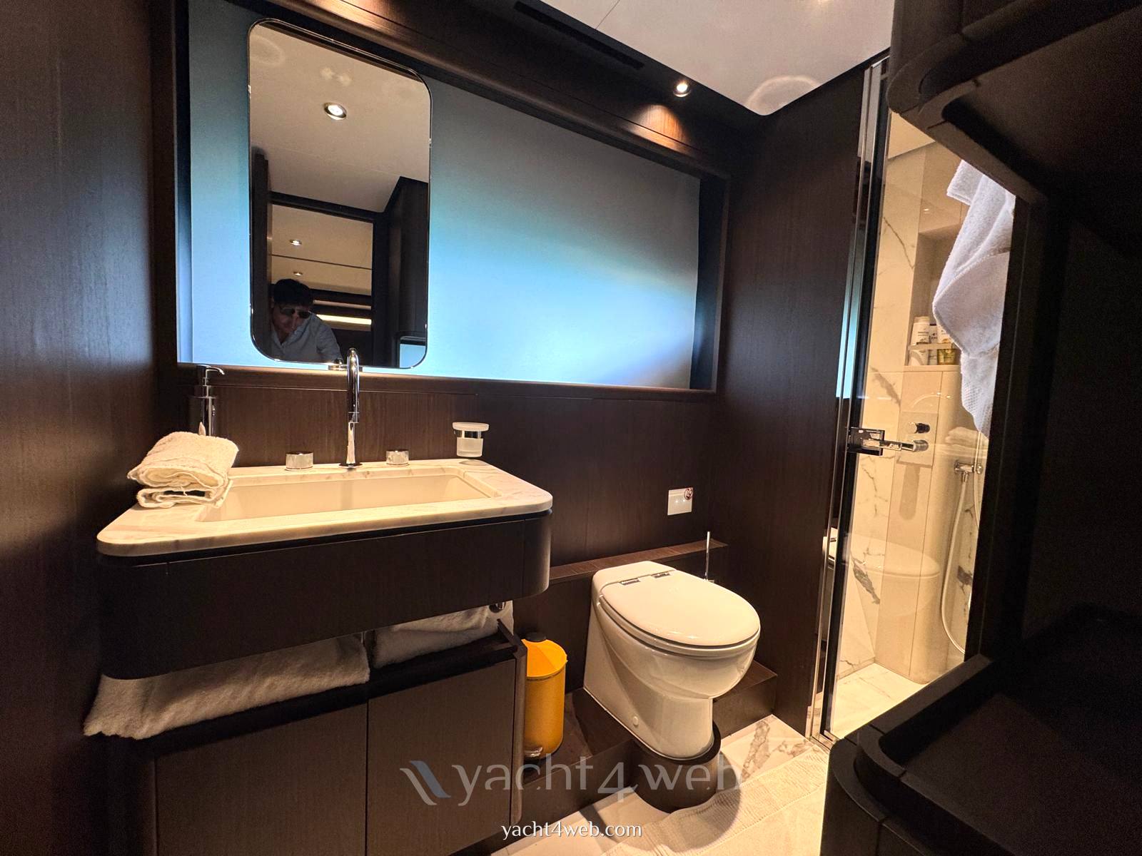Ferretti yachts 860