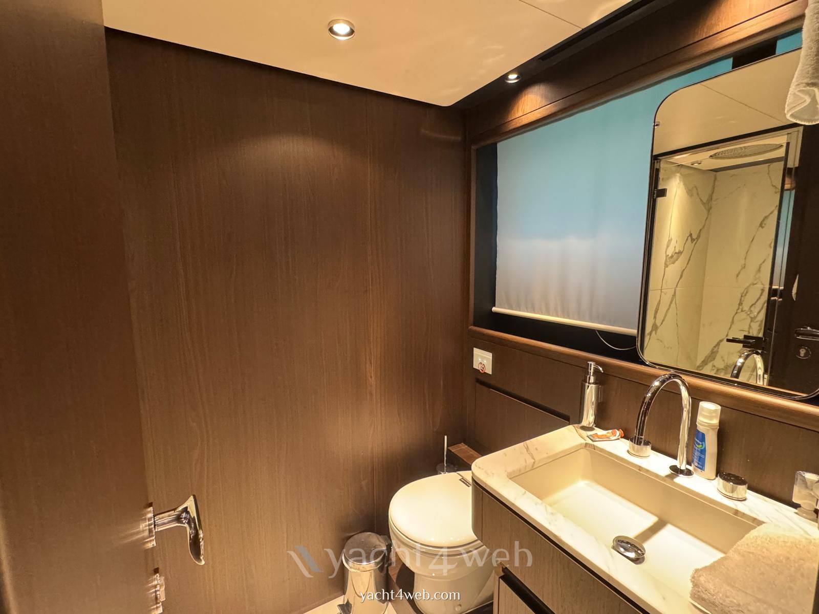 Ferretti yachts 860