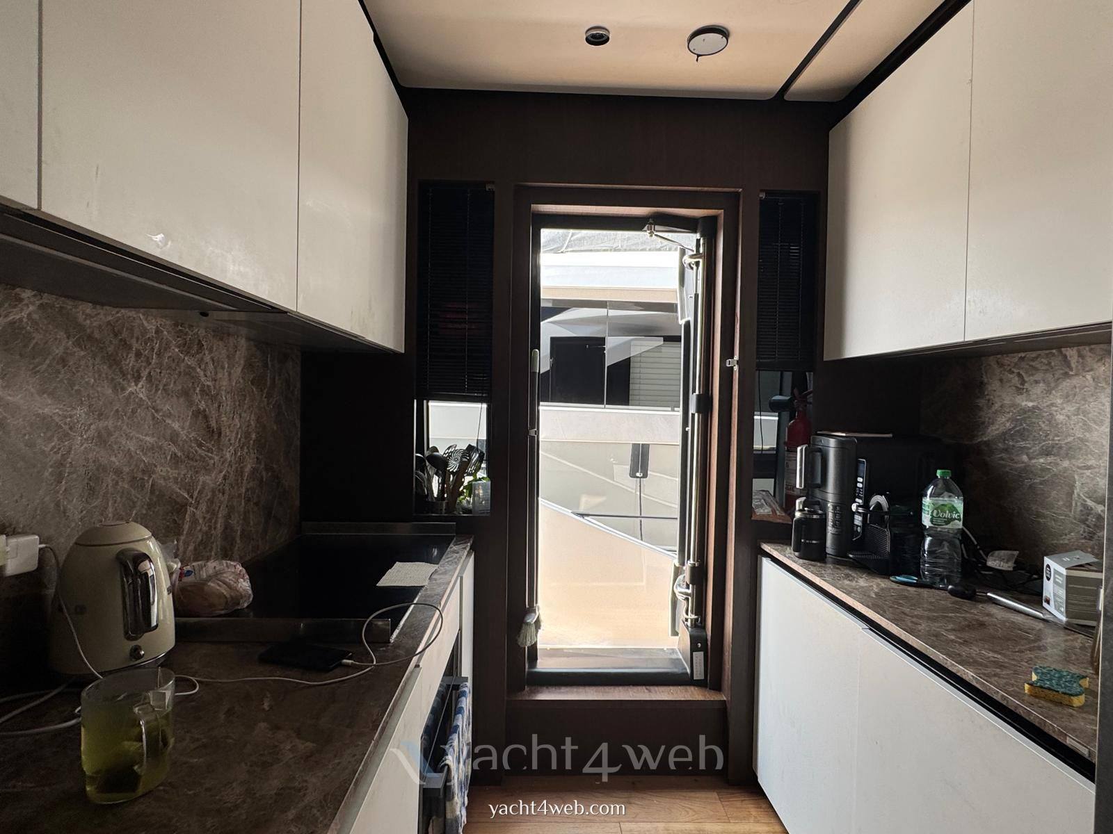 Ferretti yachts 860
