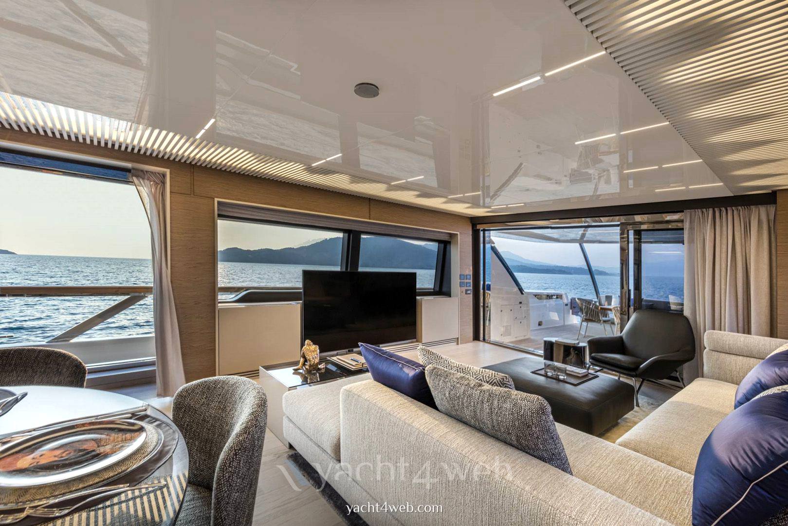 Ferretti yachts 920 piola