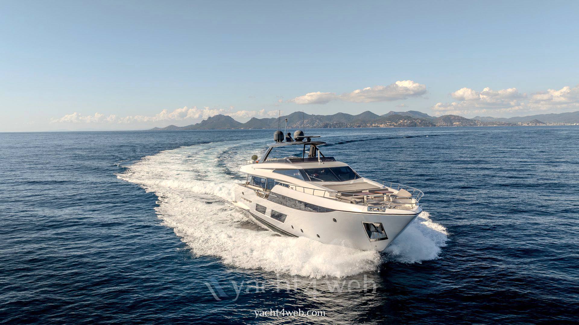 Ferretti yachts 920 piola