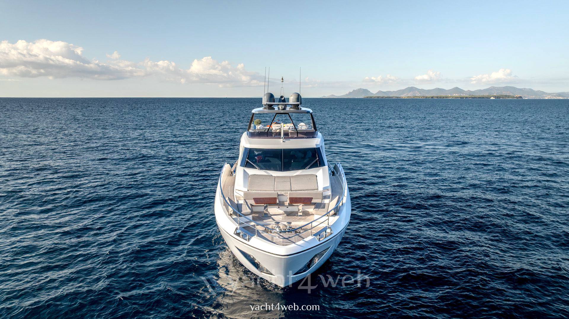 Ferretti yachts 920 piola