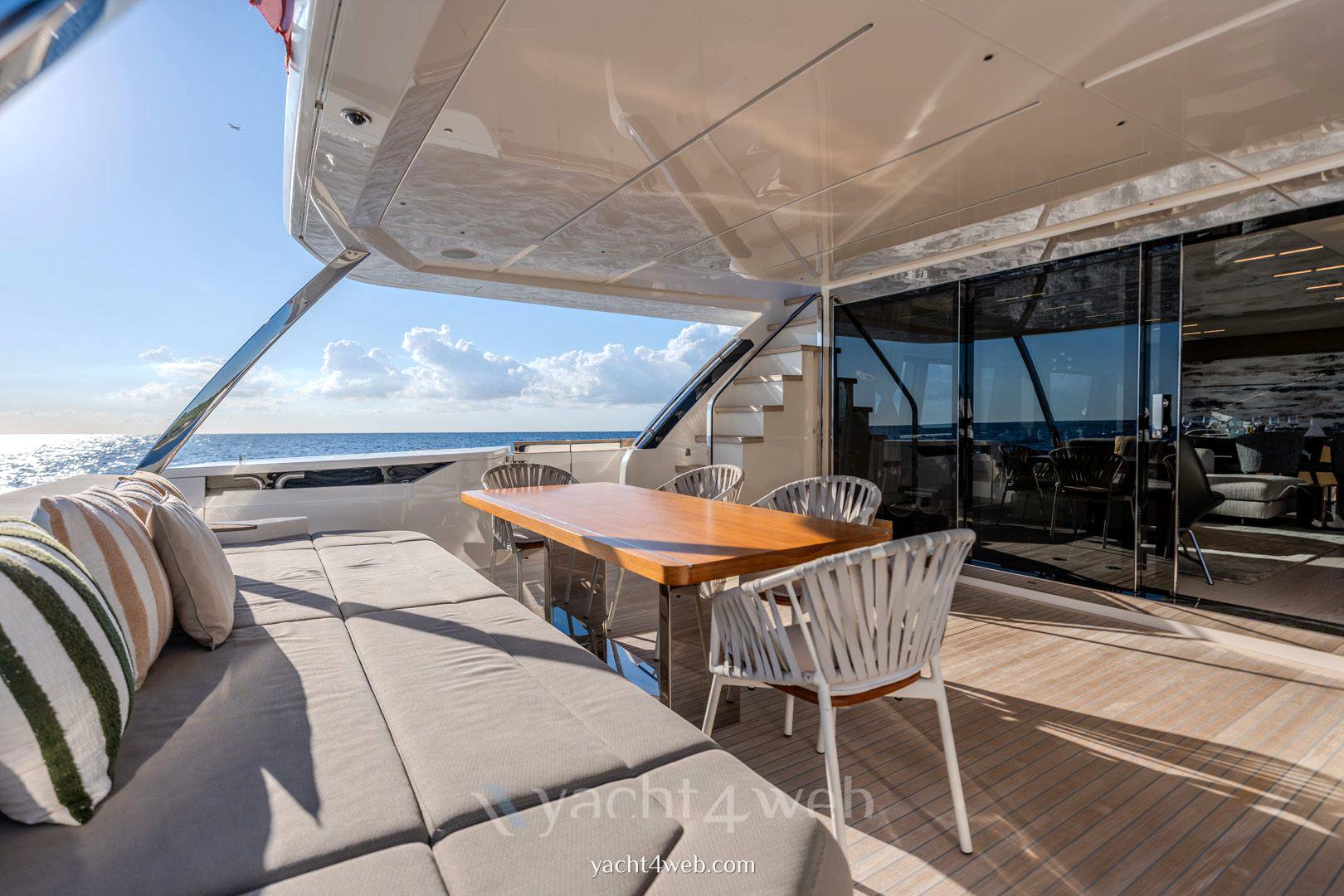 Ferretti yachts 920 piola