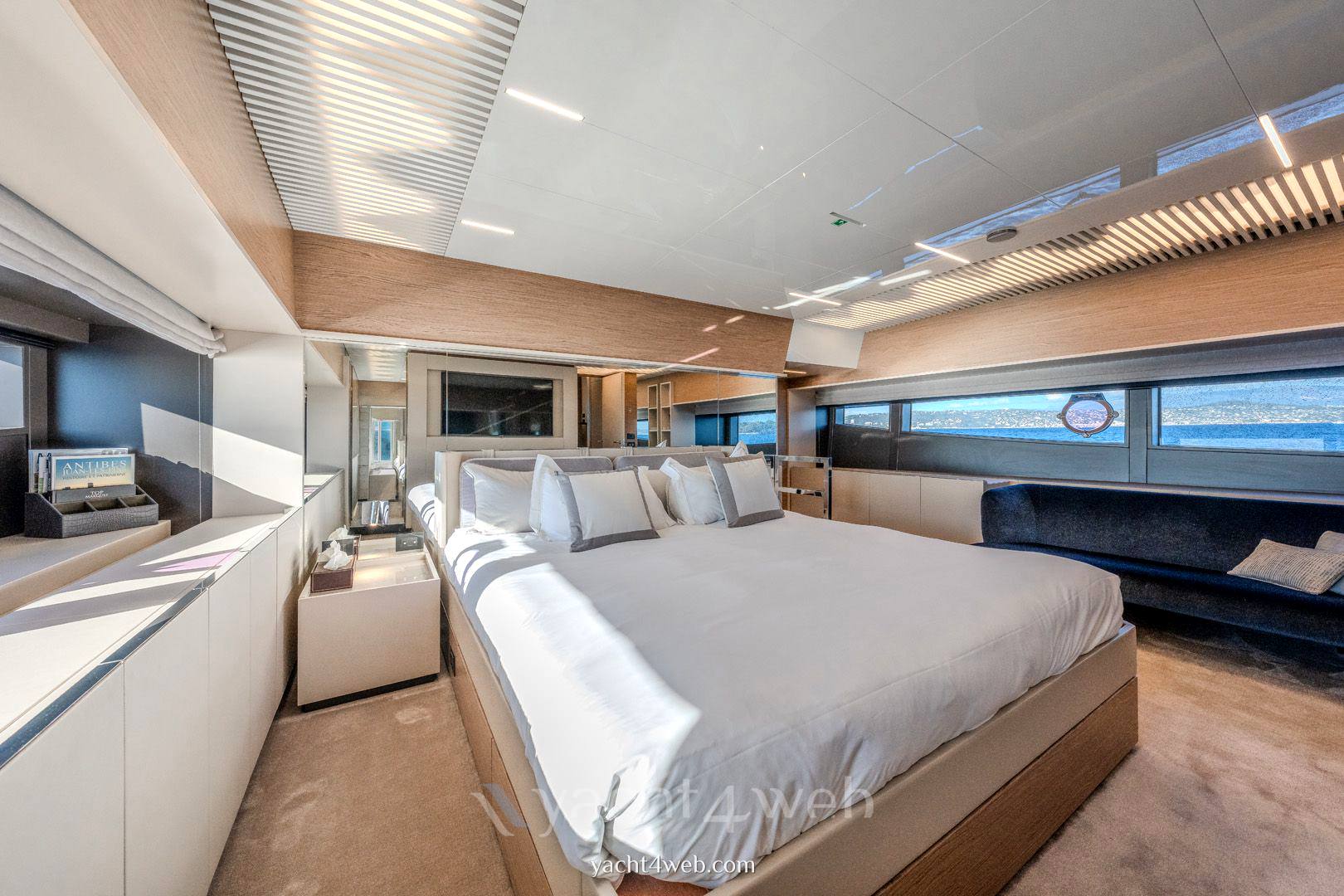 Ferretti yachts 920 piola