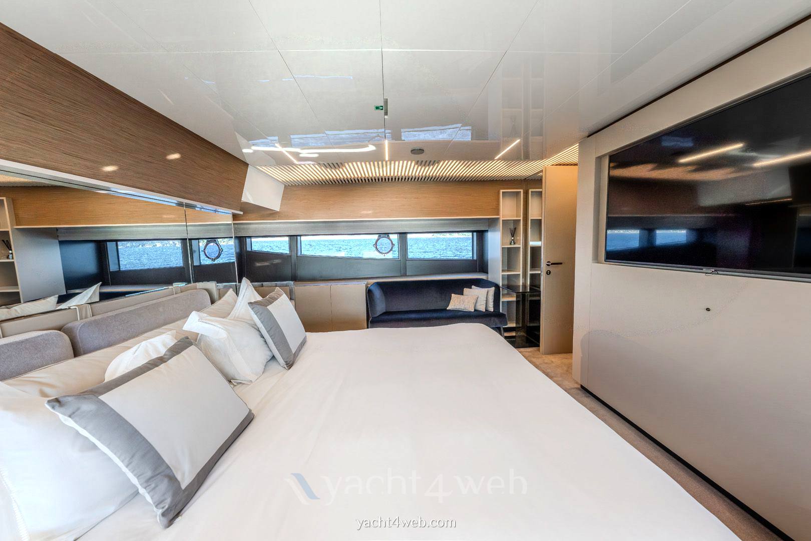Ferretti yachts 920 piola