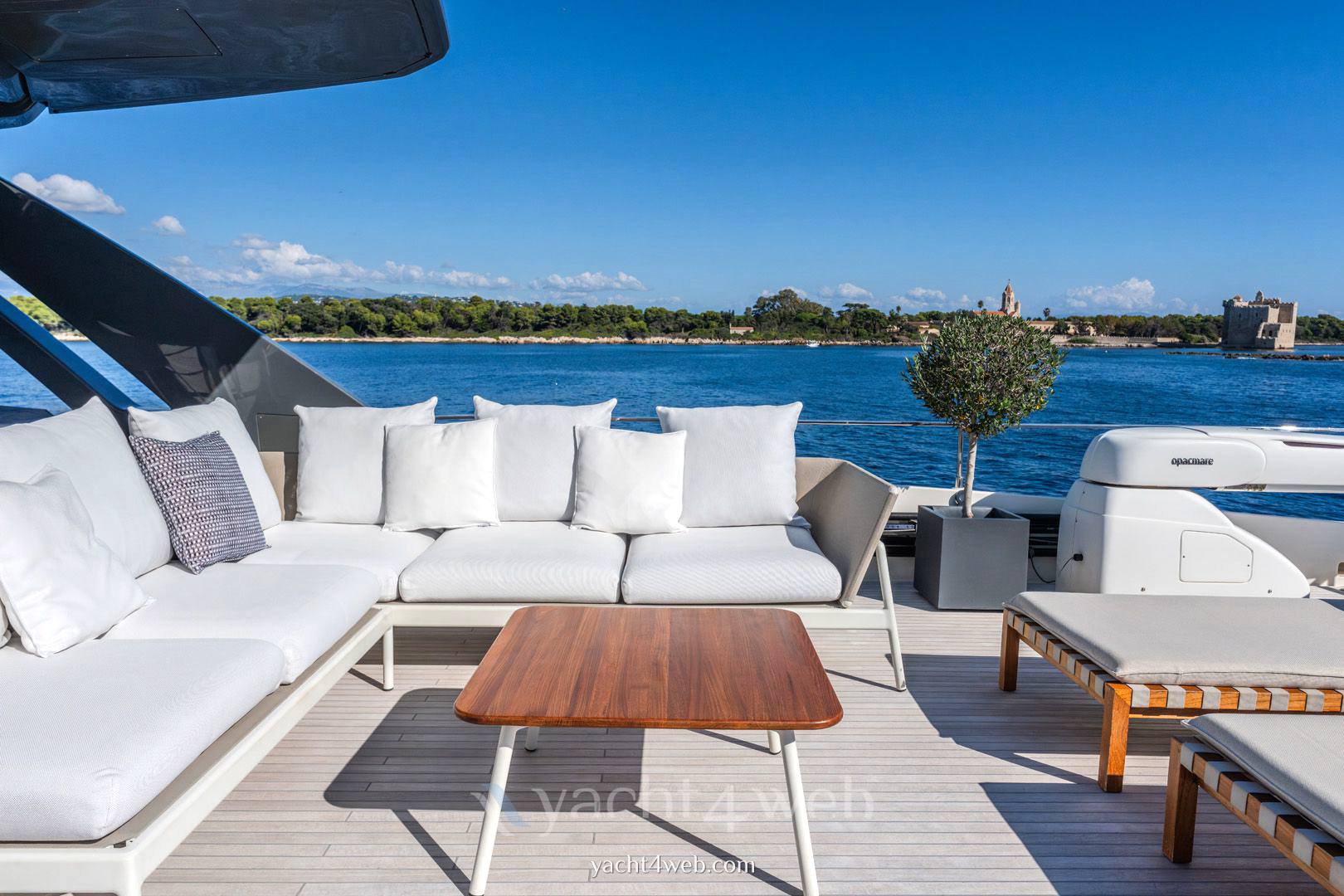 Ferretti yachts 920 piola