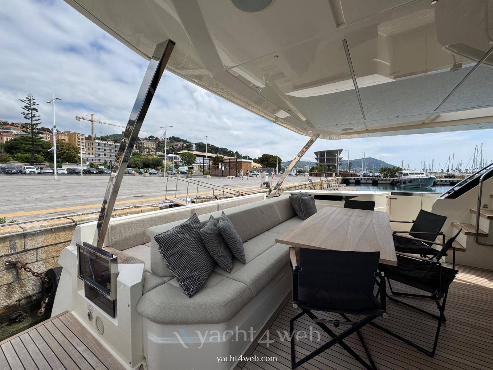 Ferretti yachts 920