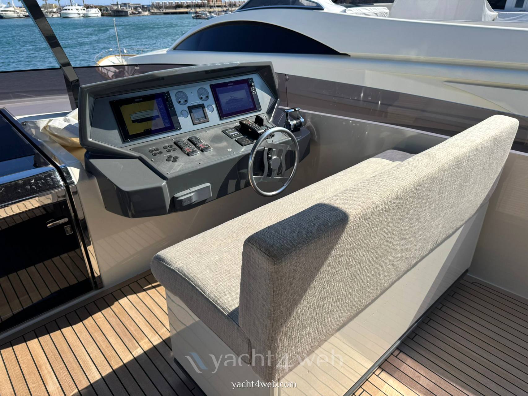 Ferretti yachts 920