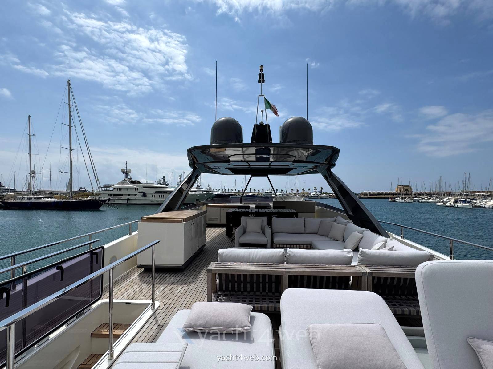 Ferretti yachts 920