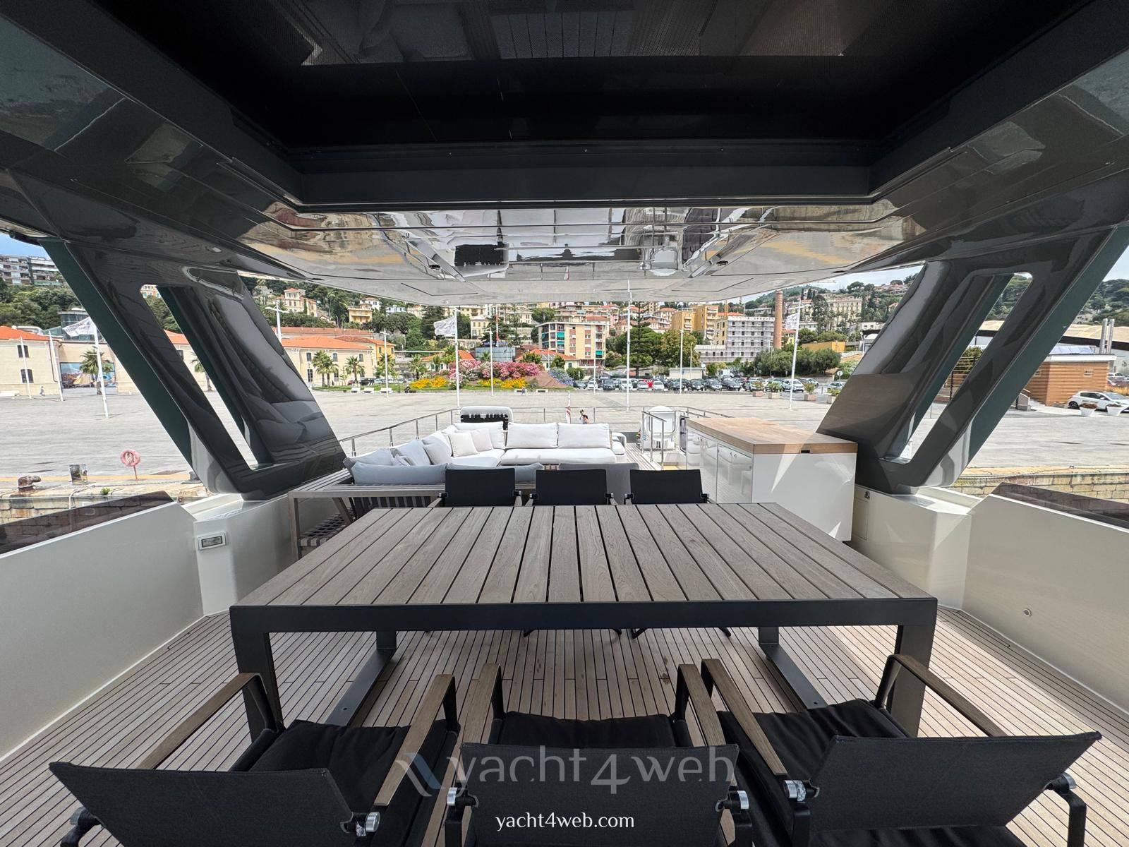 Ferretti yachts 920