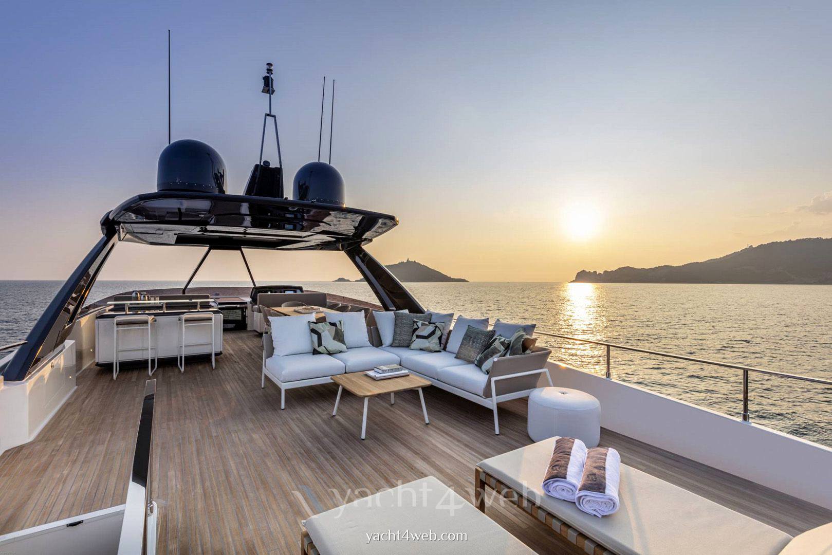 Ferretti yachts 920