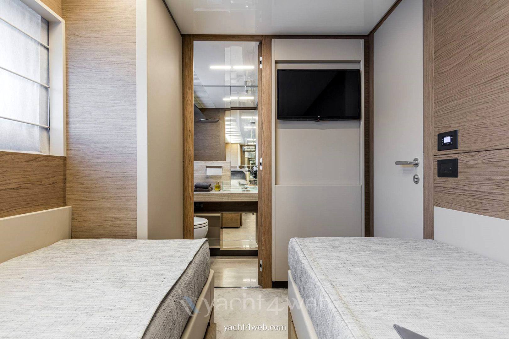 Ferretti yachts 920