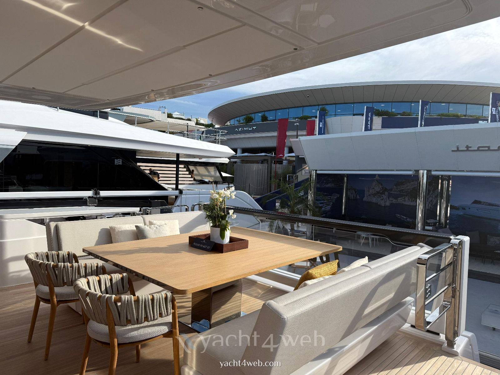 Ferretti yachts 940