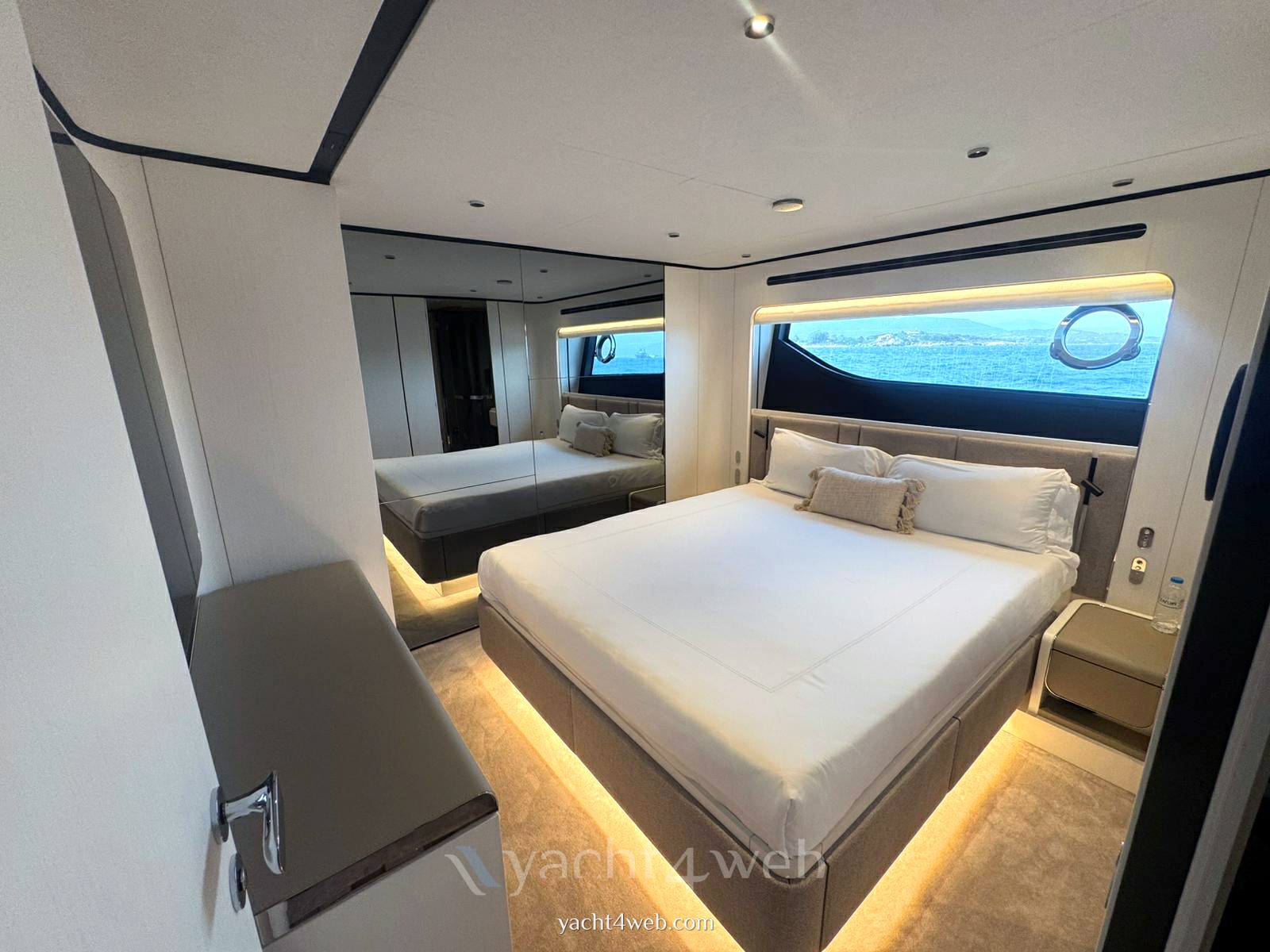 Ferretti yachts 940