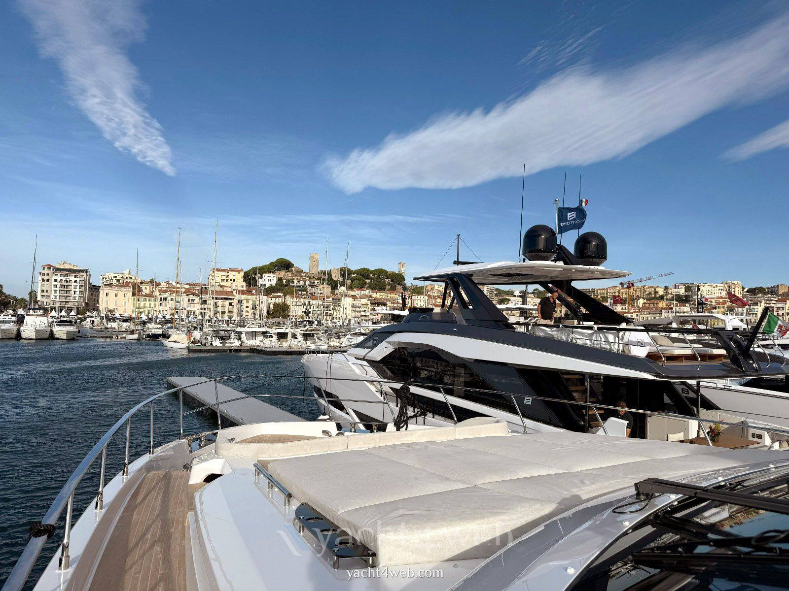 Ferretti yachts 940