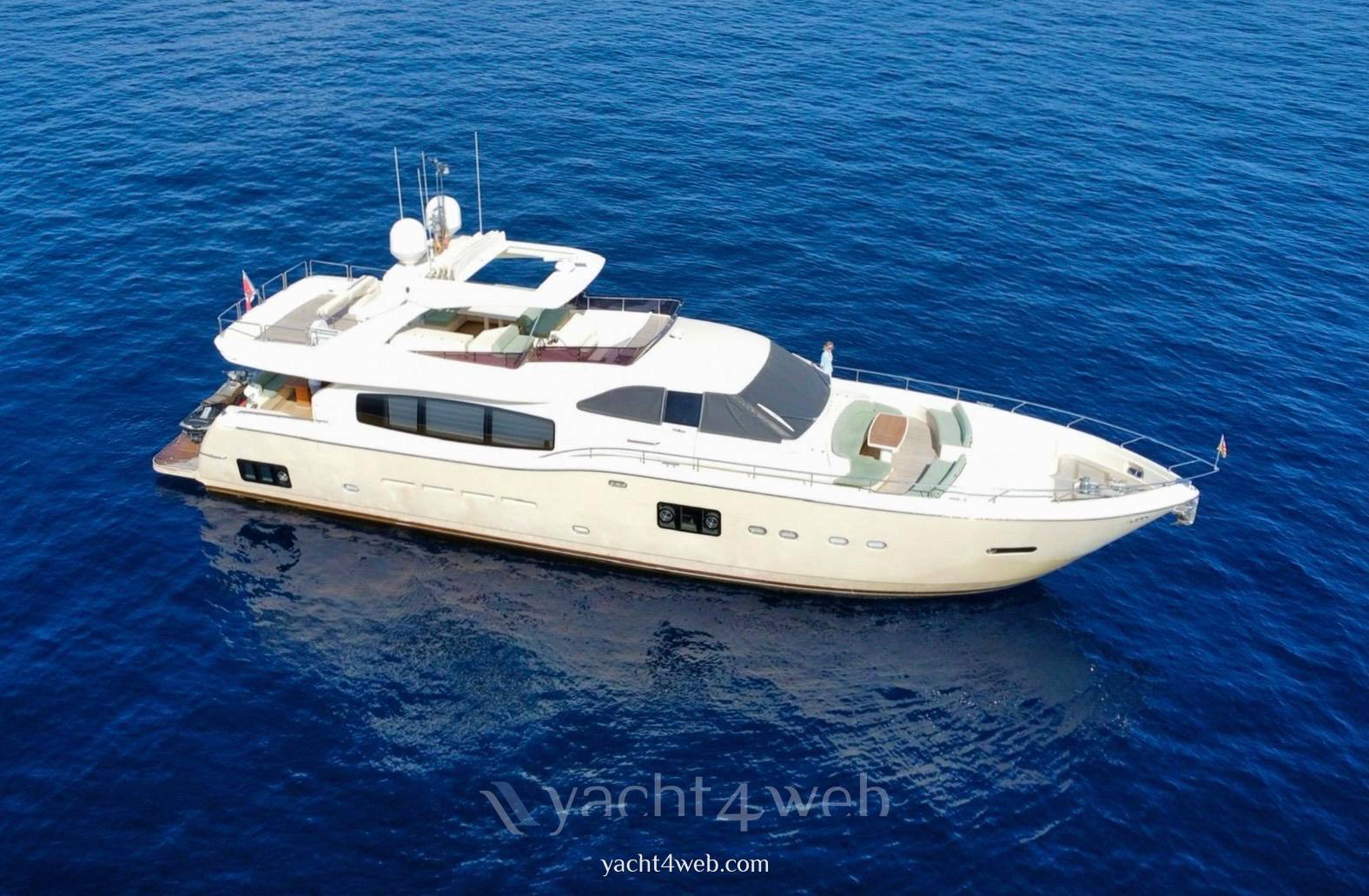 Ferretti yachts Altura 840