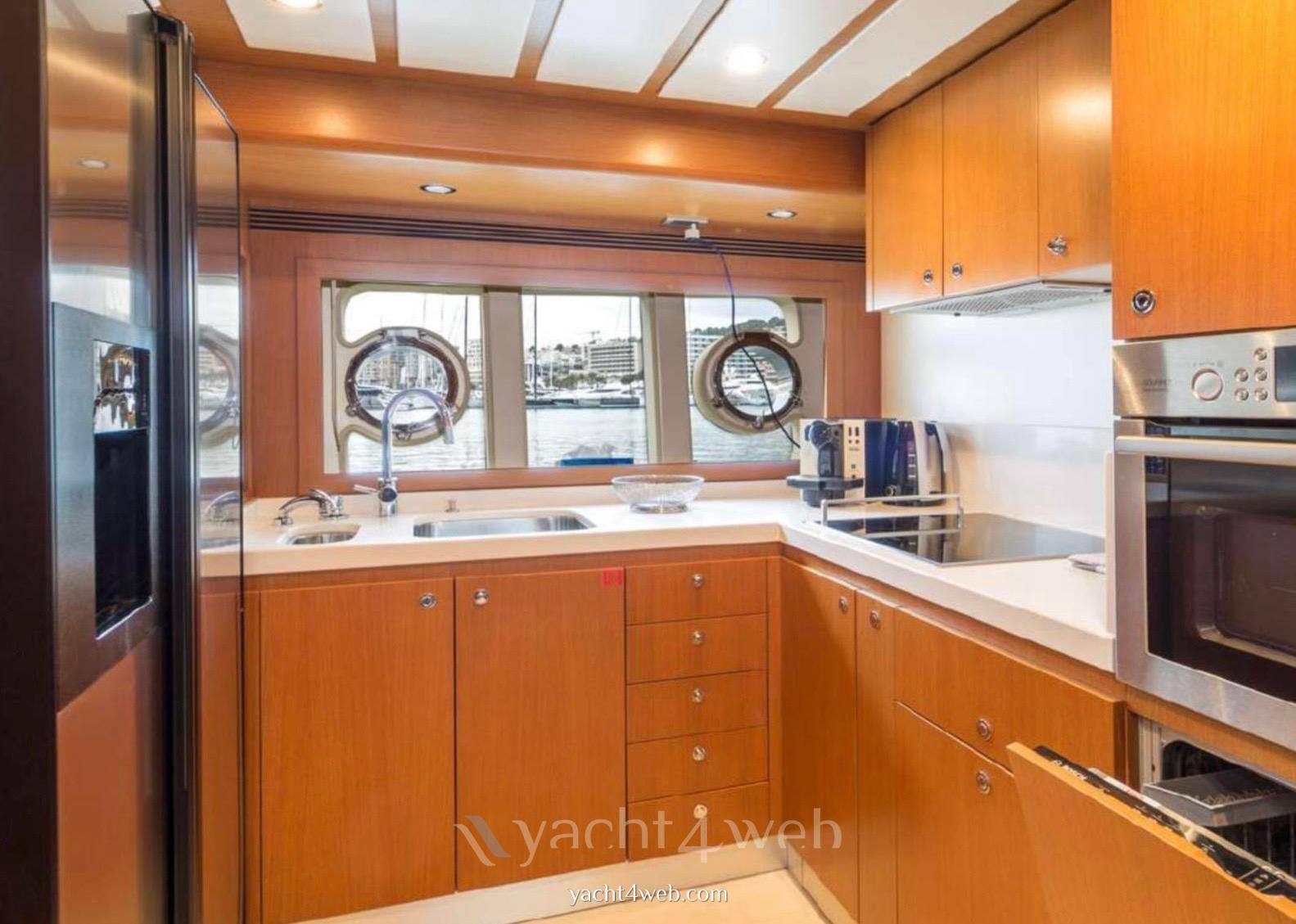 Ferretti yachts Altura 840