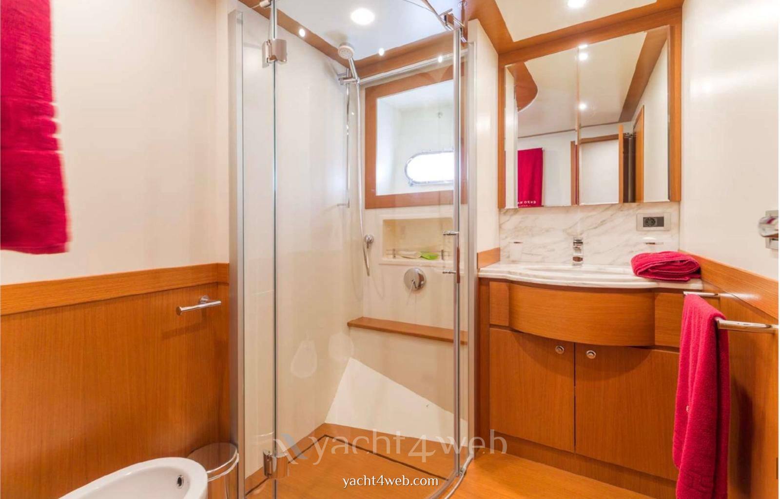Ferretti yachts Altura 840