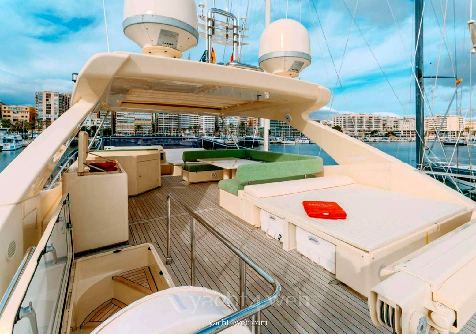 Ferretti yachts Altura 840