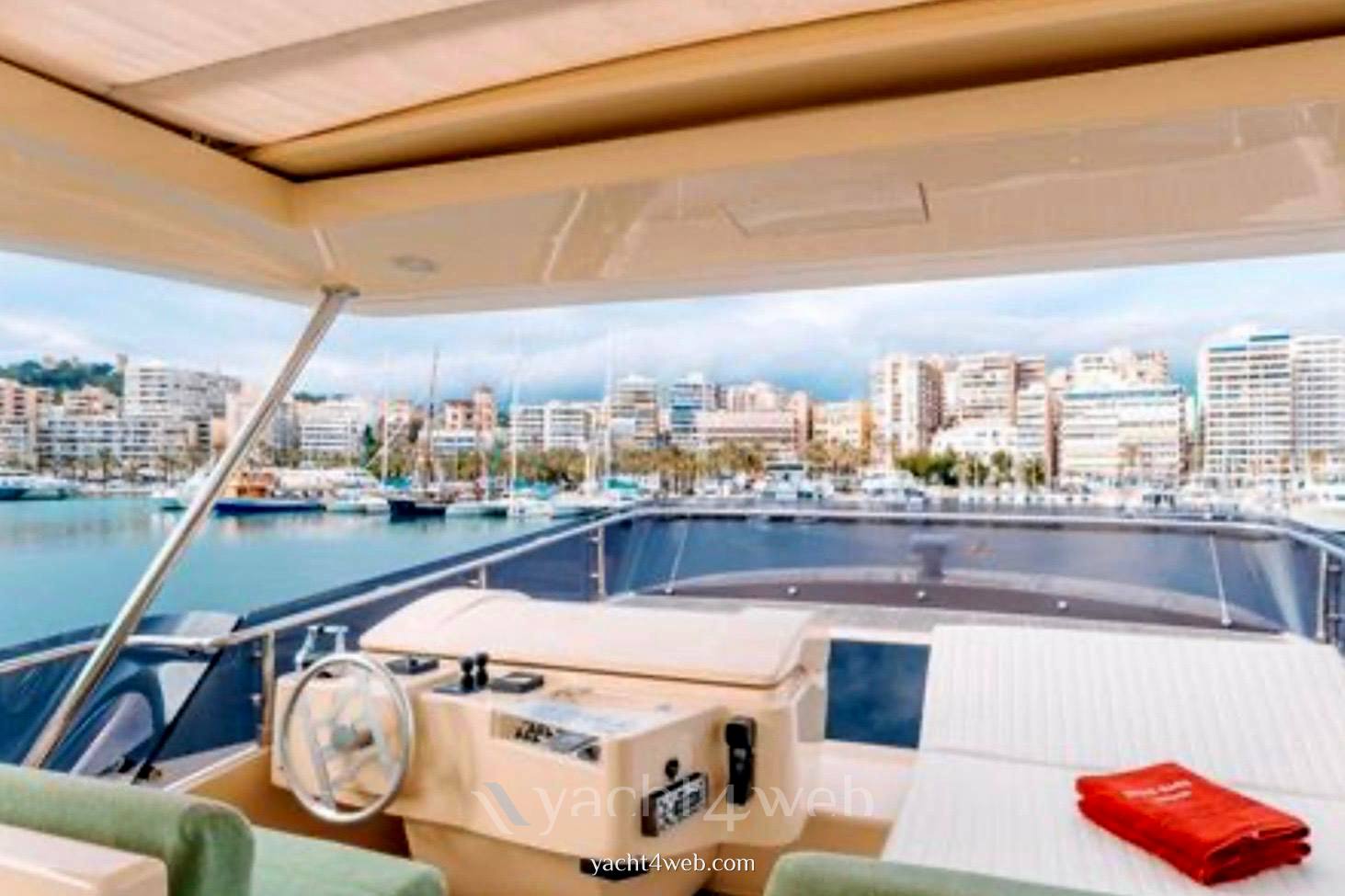 Ferretti yachts Altura 840