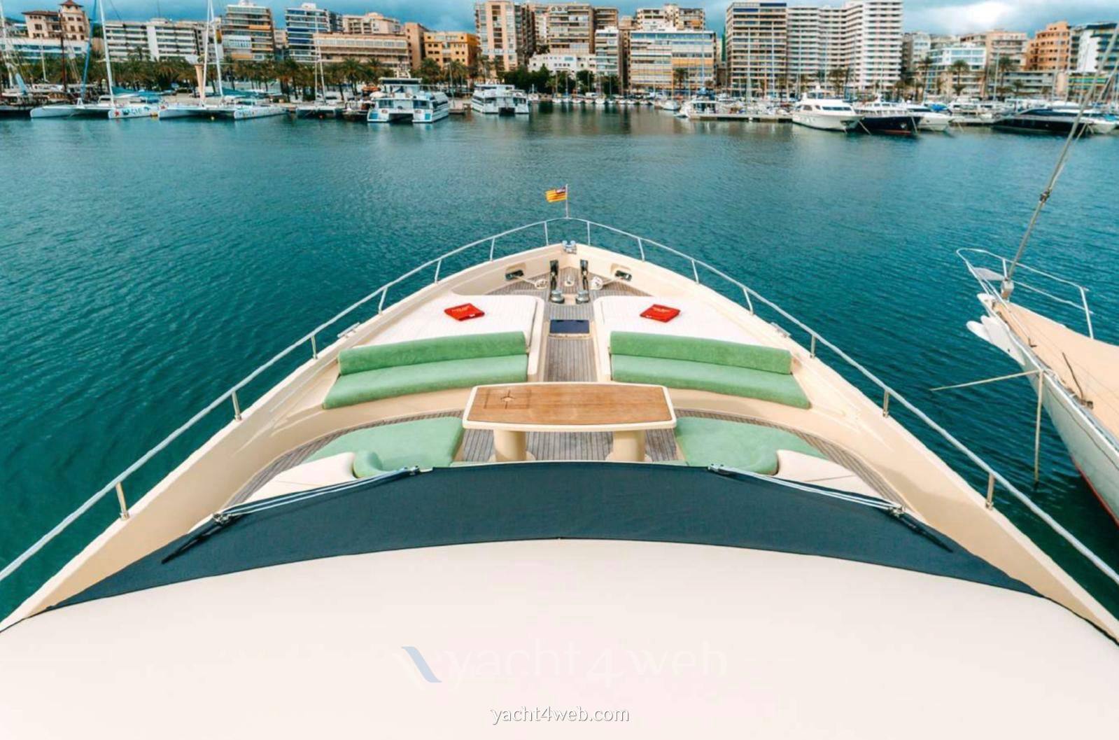 Ferretti yachts Altura 840