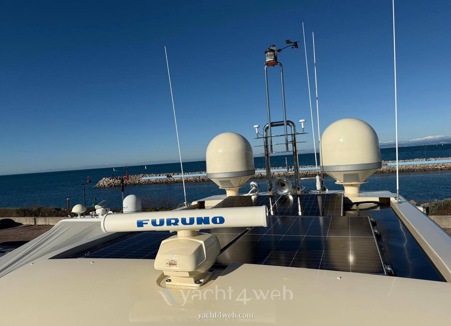 Ferretti yachts Altura 840