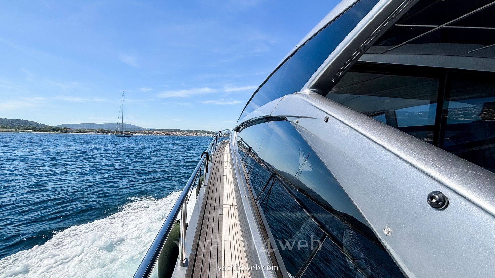 Pershing 62