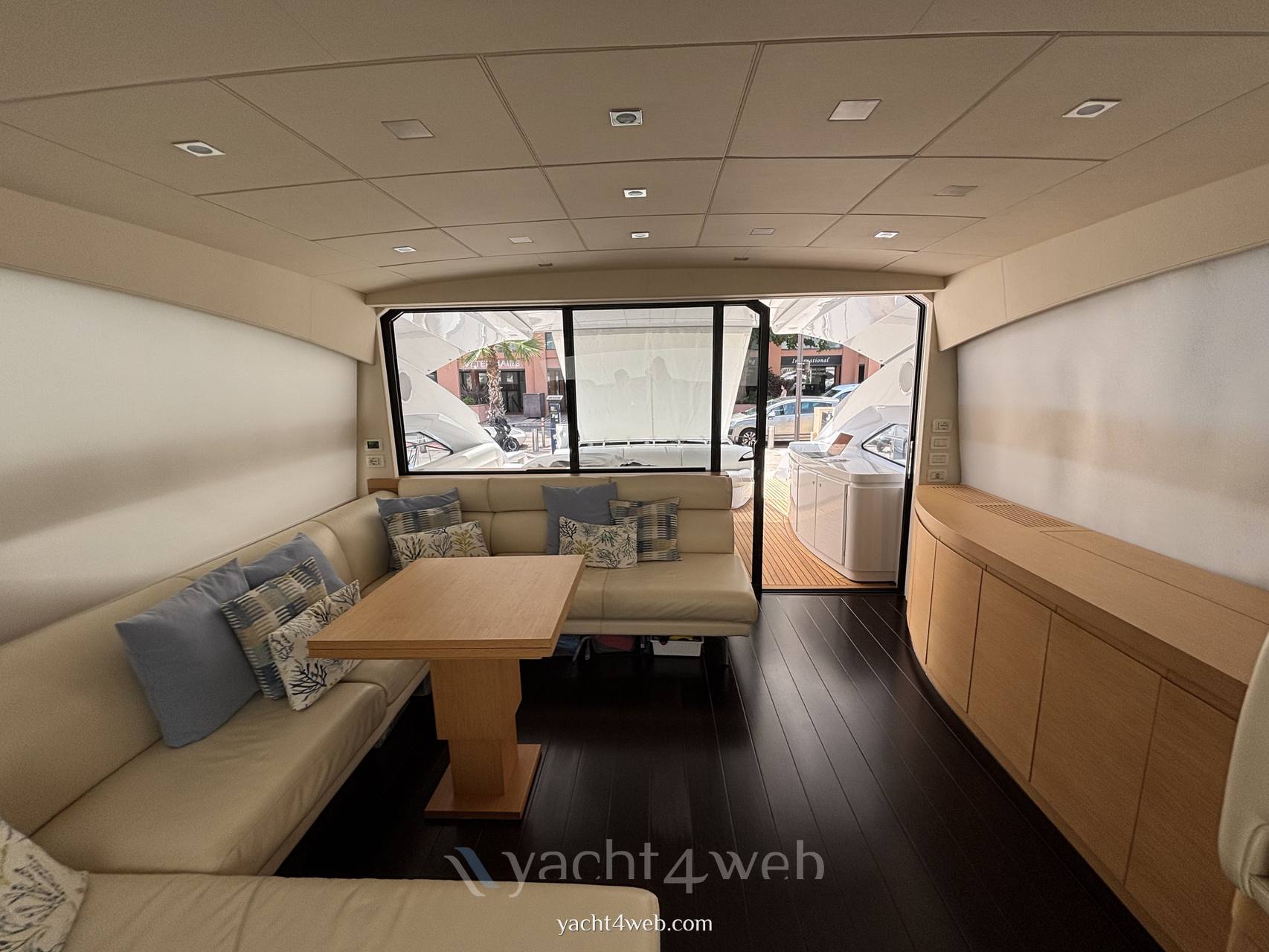 Pershing 64