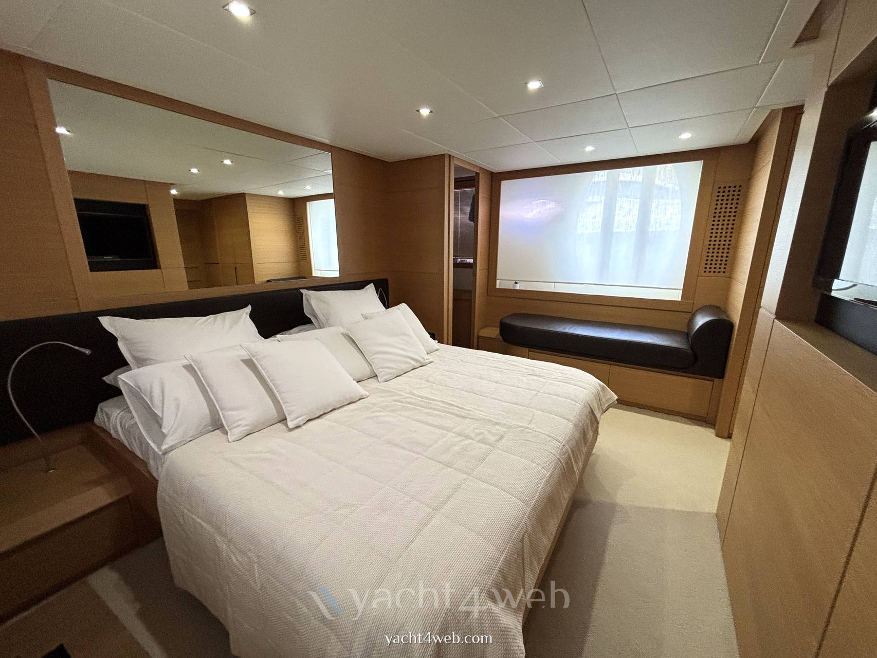 Pershing 64