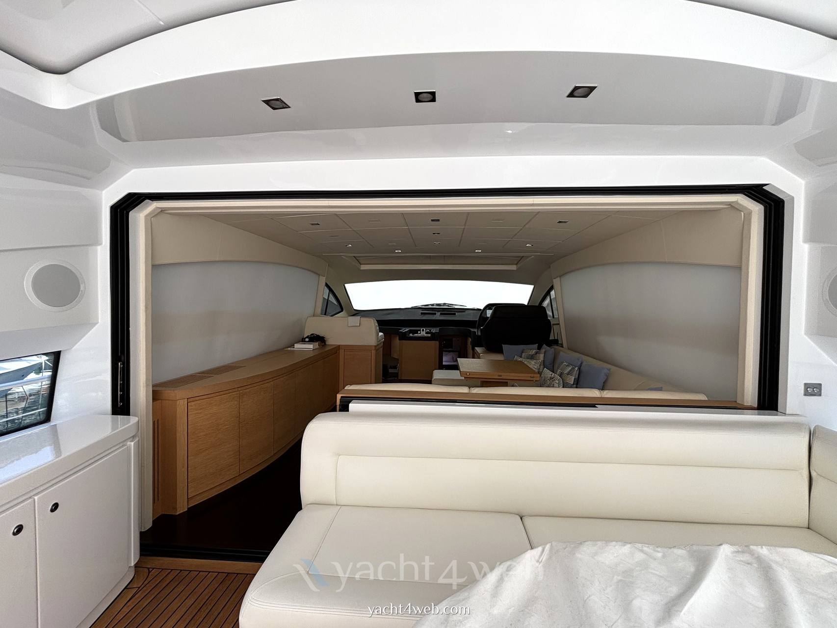 Pershing 64