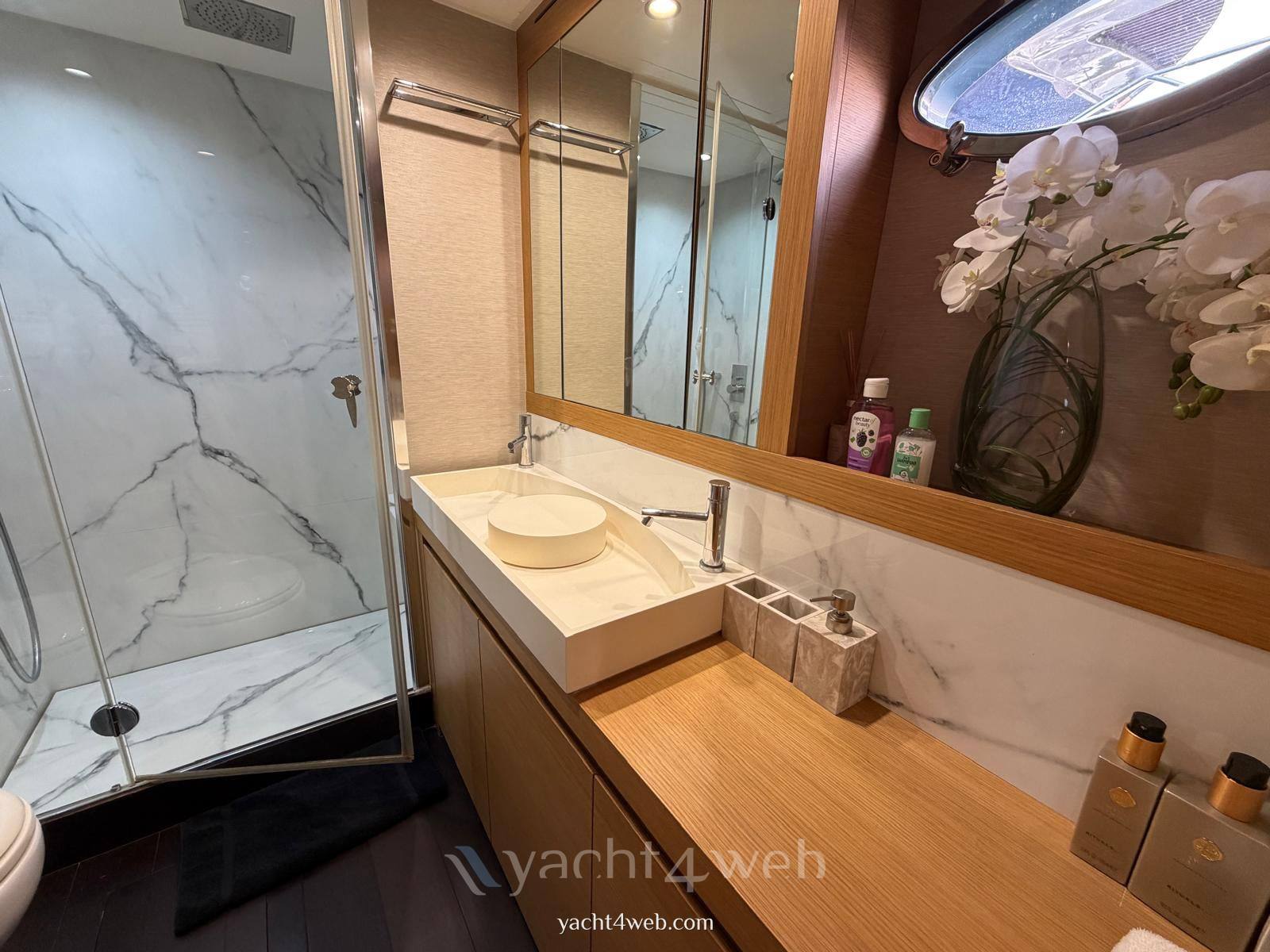 Pershing 64