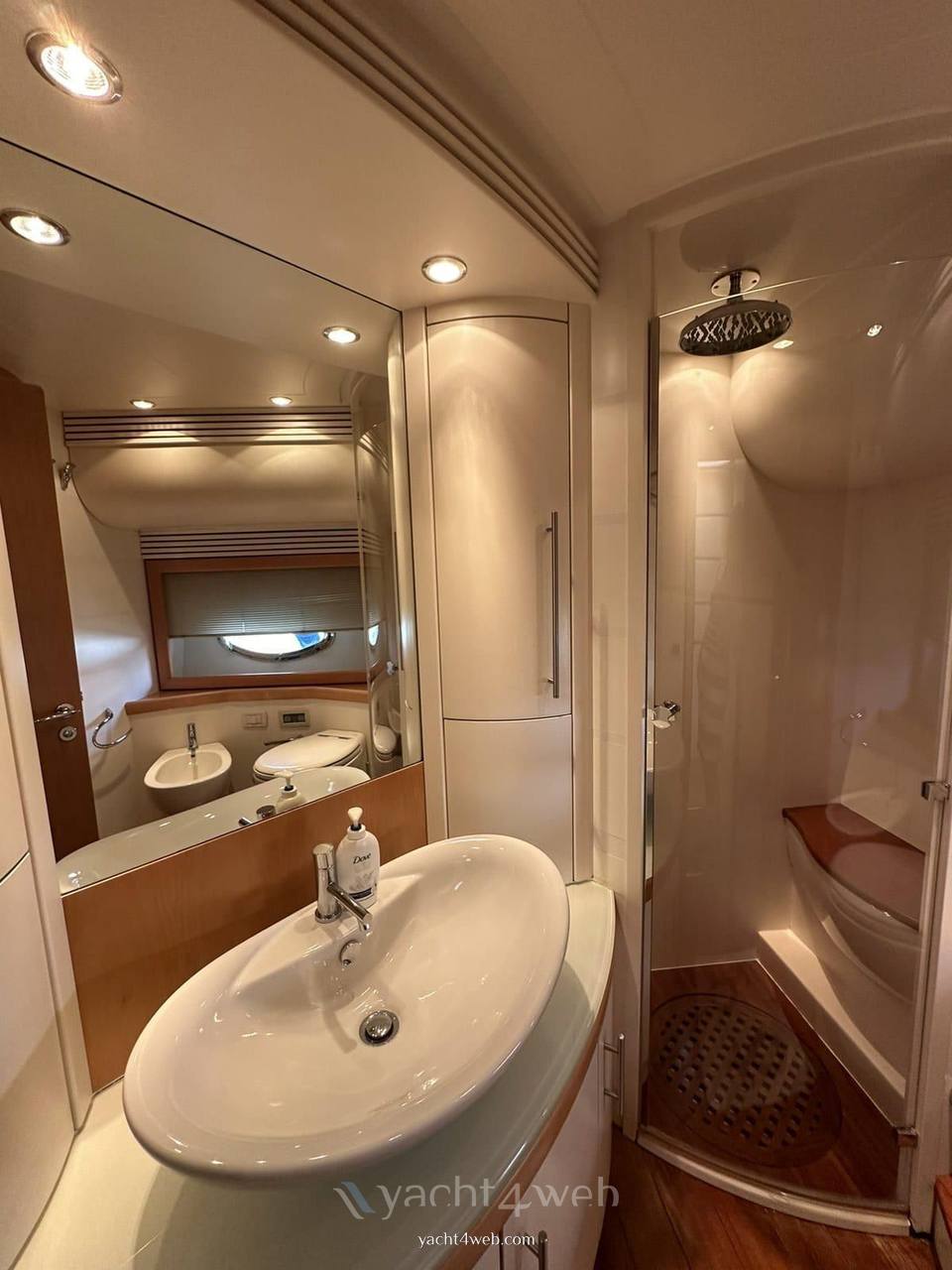 Pershing 76